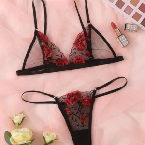 Black-lingerie-set-with-poppy-seeds