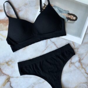 Basic-set-of-women's-underwear