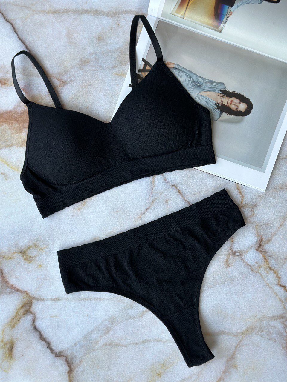 Basic-set-of-women's-underwear
